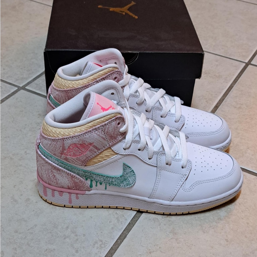 Jordan 1 Mid SE (GS) "Ice Cream" Green Glow Artic Punch Women's 8.0/GS SIZE 6.5Y - Picture 3 of 10